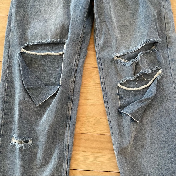 Pretty Little Thing High Rise Light Wash Distressed Baggy Loose Jeans - Picture 3 of 10